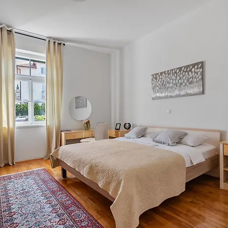 Marjan Retreat Σπλιτ