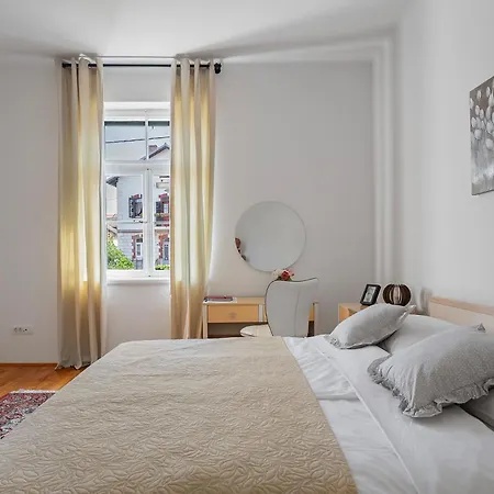 Marjan Retreat * Σπλιτ